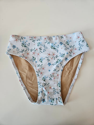 bas bikini basse échancrée fleurs fond blanc (XS, XL)